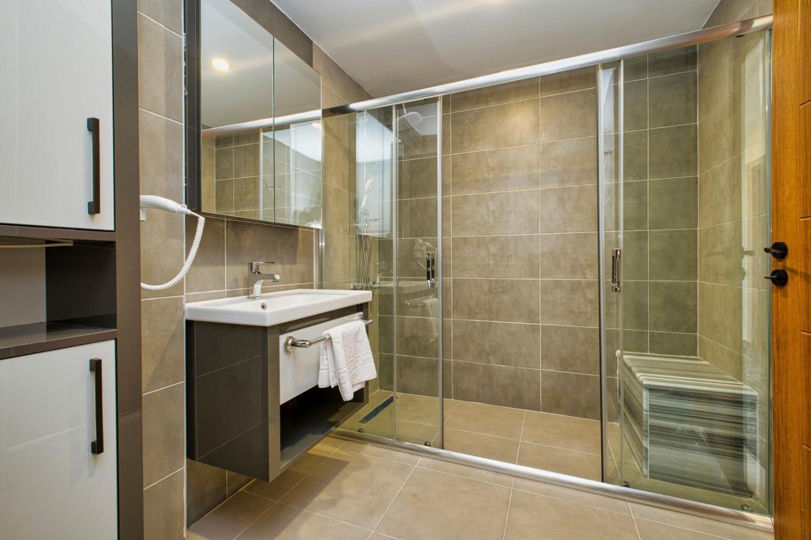 Laristone Suite Spa Hotel Aksu  Exteriör bild